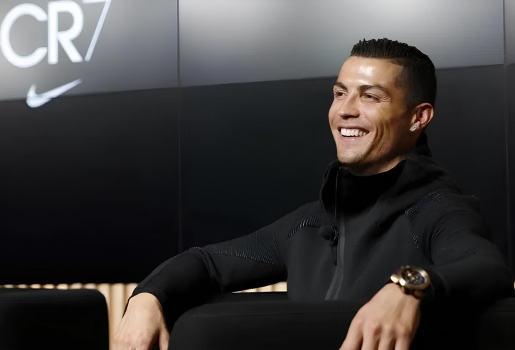 Vừa bùng nổ ở Al Nassr, Ronaldo nhận ngay vinh dự ngang hàng chủ tịch FIFA