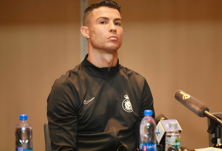 Al Nassr ký hợp đồng khủng chưa từng có sát ngày Ronaldo tái xuất