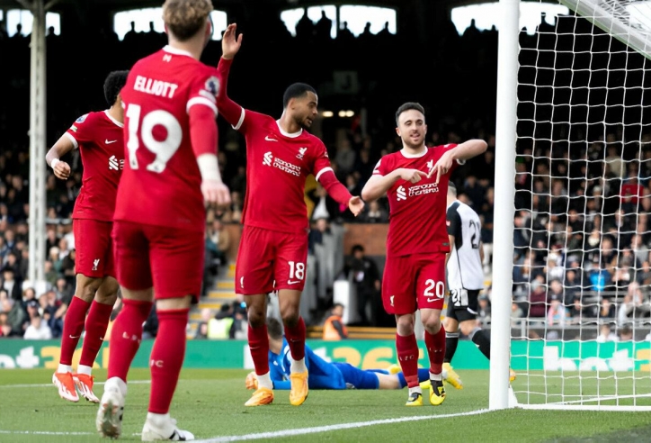 Siêu phẩm xuất hiện, Liverpool áp sát ngôi đầu bảng