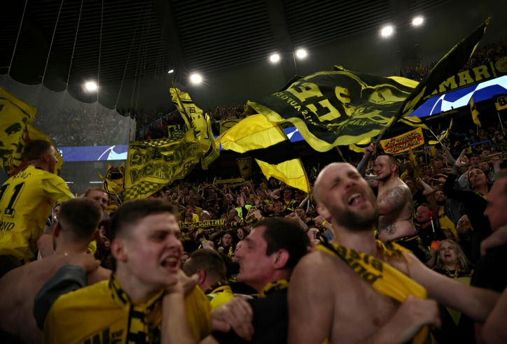 CĐV Dortmund ăn mừng chiến tích lọt vào chung kết C1