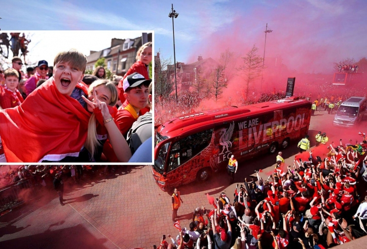 CĐV Liverpool 'trẩy hội' trước giờ vô địch Ngoại hạng Anh