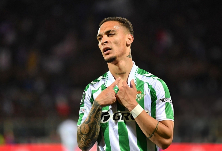 Antony không ngừng tỏa sáng, gánh Betis vào chung kết Cúp C3