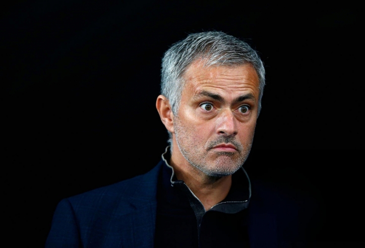 Vừa bị sa thải, Mourinho nhận phán quyết từ đội Ngoại hạng Anh
