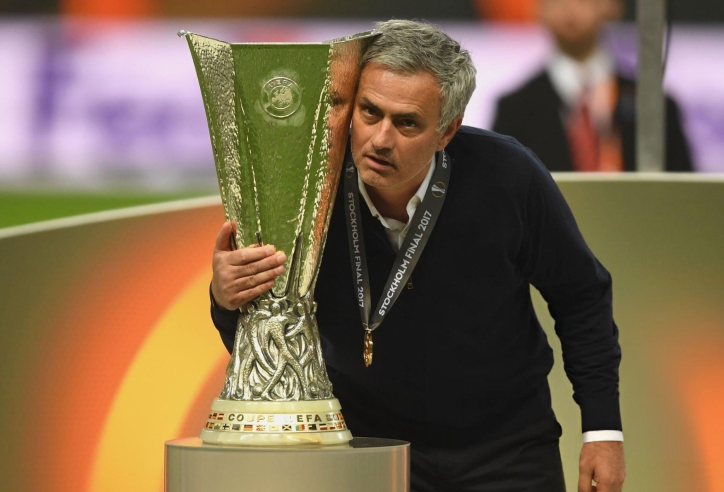 Vừa mất việc, HLV Jose Mourinho tái xuất với đội bóng vĩ đại