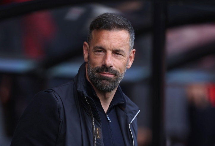 Rời Ngoại hạng Anh, Van Nistelrooy tái xuất tại đội bóng Hà Lan