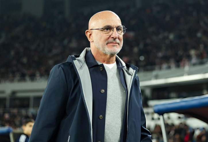 HLV Tây Ban Nha kêu gọi tập trung dù cách World Cup '1 milimet'