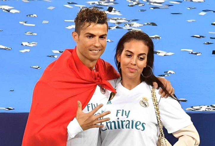 Ronaldo chốt thời điểm 'lên xe hoa' với Georgina Rodriguez