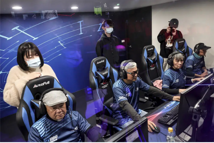 Hơn 90 tuổi nhưng vẫn trở thành nhà vô địch một giải đấu Esports