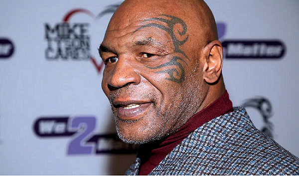 Mike Tyson 'knock out' một hành khách ngay trên máy bay