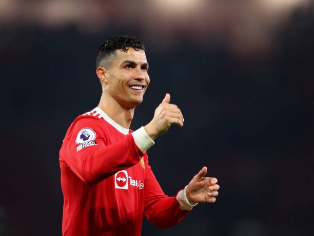 Tin chuyển nhượng 4/6: Ronaldo 'hé lộ' tương lai tại MU, Lewandowski 'sát ván' đến cùng với Bayern