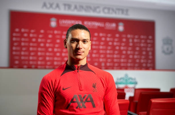 'Siêu tân binh' nói gì trong buổi phỏng vấn đầu tiên ở Liverpool?