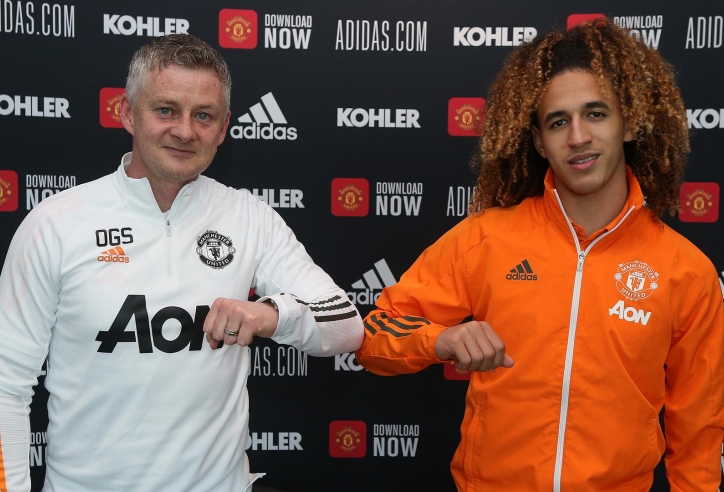 Sao từng khoác áo CLB Phố Hiến được Man United vinh danh