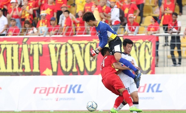VIDEO: Phí Minh Long và bài học đầu đời