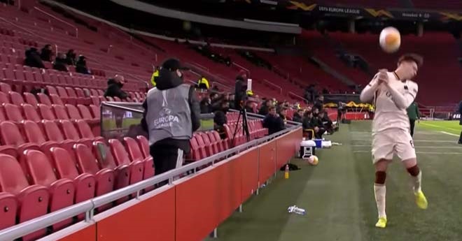Sao Roma 'ăn đòn' bởi cậu bé ở Europa League