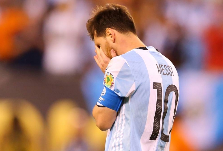 Messi nói với Ole: 'Tôi khóc khi trở về Barcelona'