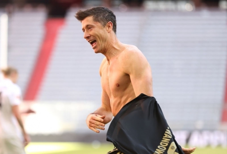 Lewandowski xô đổ kỷ lục bàn thắng của Bundesliga