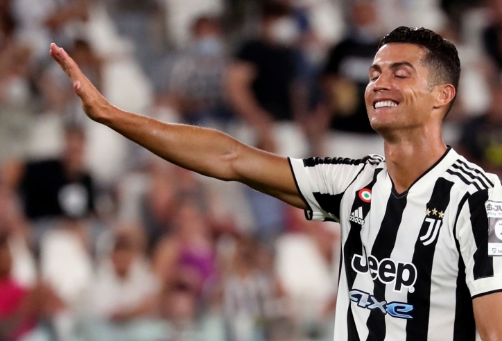 Ronaldo tấu hài với pha chuyển hóa bàn thắng thành cơ hội