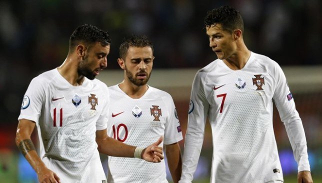 Ronaldo cầu cứu 'cầu thủ giỏi nhất BĐN' để được đến Manchester
