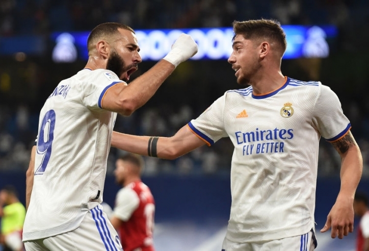 Real Madrid lên ngôi đầu sau trận cầu 7 bàn thắng
