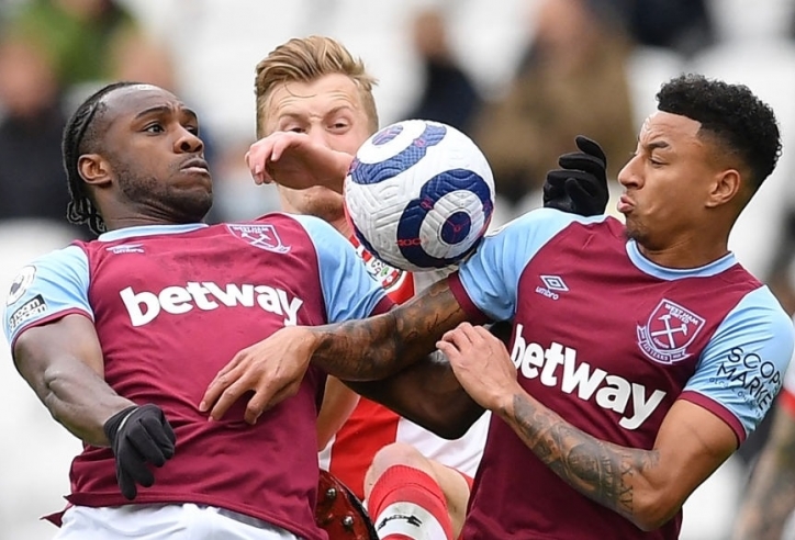 Cựu sao Chelsea: 'Fan MU phải tạ ơn Chúa vì West Ham mất tiền đạo'