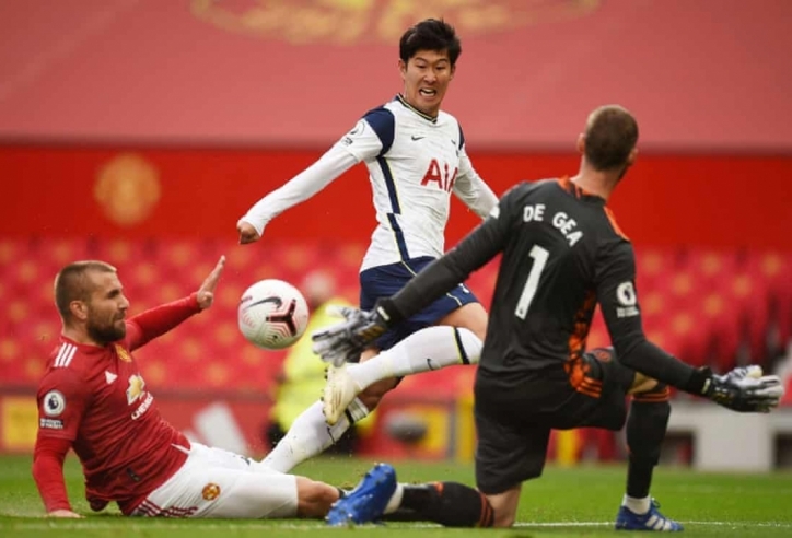 VIDEO: Son Heung-min 'sút bay thể diện' của MU tại Old Trafford