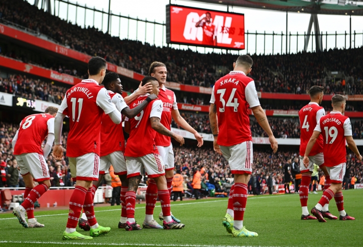 'Con cưng Arteta' ăn mừng thắng lợi bằng cách 'động chạm' đến MU