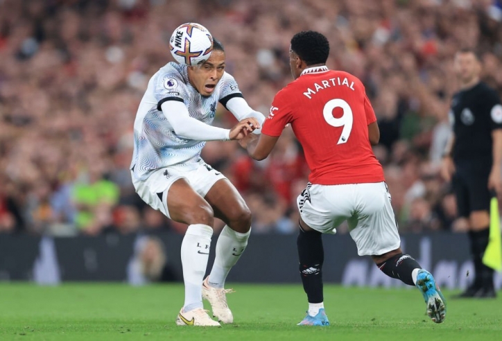 Trở thành trò hề trước MU, CĐV Liverpool đòi đội bóng 'xuống tay' với siêu trung vệ 75 triệu bảng