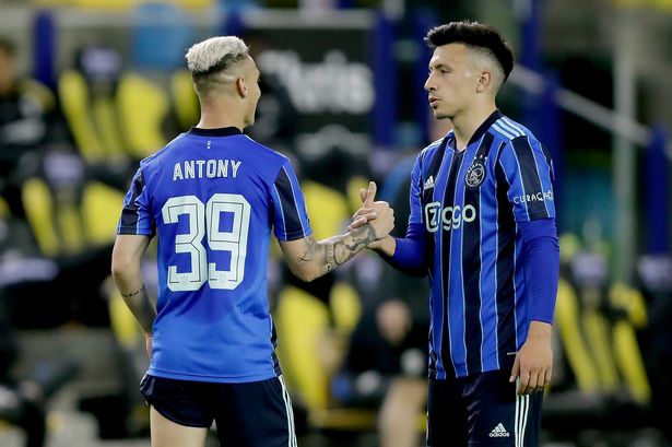 Lisandro Martinez bất ngờ hóa 'tội đồ', MU đứng trước nguy cơ đổ vỡ thương vụ Antony