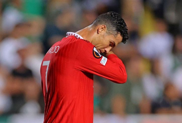 Dứt điểm như 'gã hề', Ronaldo thiết lập kỷ lục tồi tệ nhất sự nghiệp