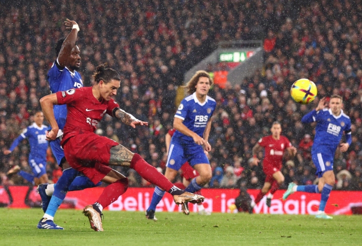 Hàng thủ Leicester giúp sức, Liverpool thổi lửa vào cuộc đua top 4