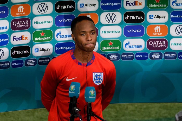 'Người tạo ra penalty tranh cãi' đưa Anh vào chung kết EURO lên tiếng phân trần
