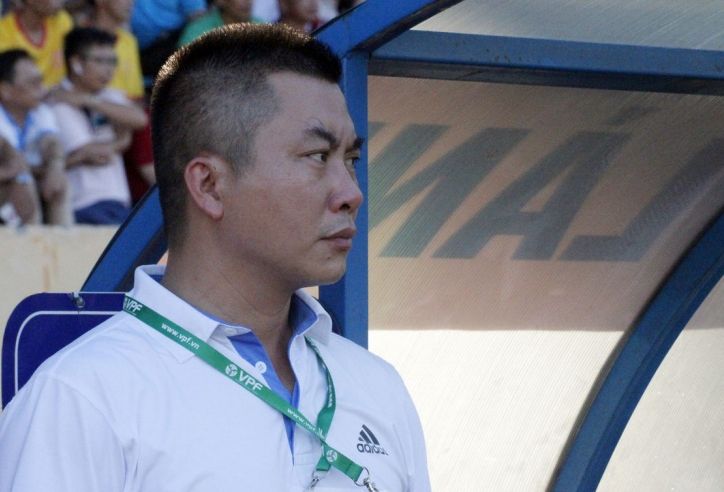 'Sếp' CLB Nam Định: 'Chúng tôi có thể bỏ V-League, VPF chưa hỏi thăm dù chỉ một câu'