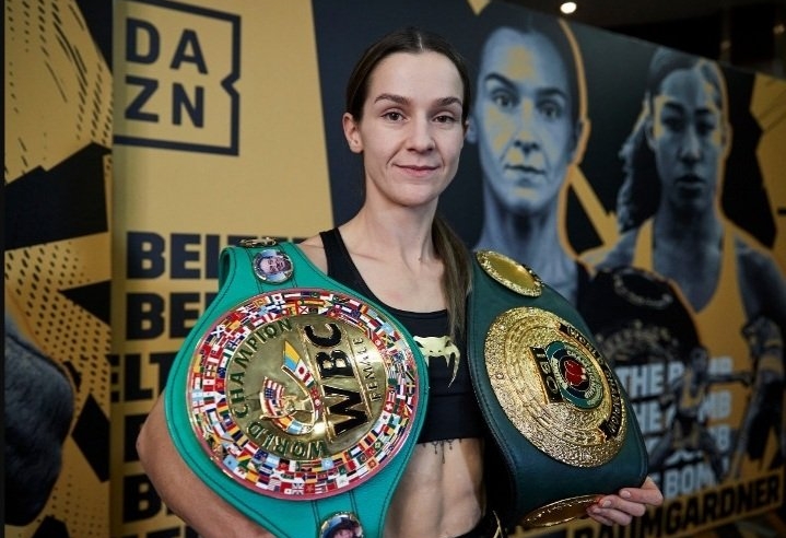Bị hạ knock out, 'độc cô cầu bại' mất ngôi vô địch thế giới
