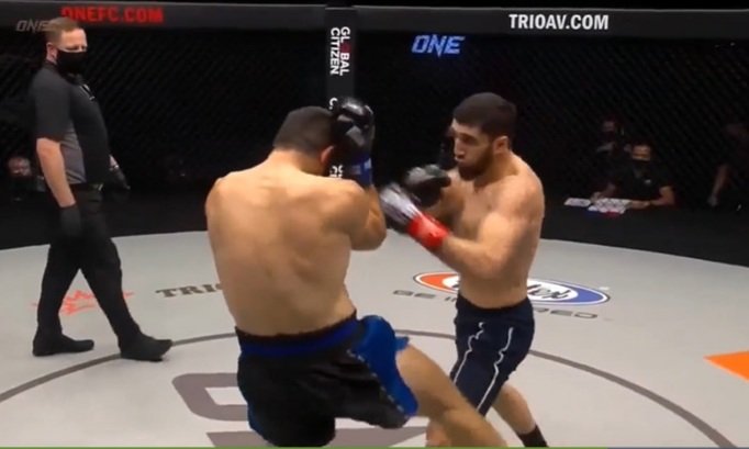 Rùng mình trước cú knock-out kép của hai võ sĩ MMA
