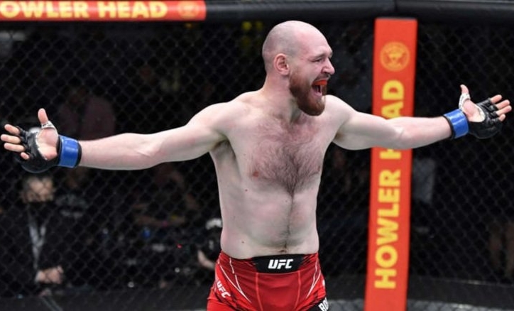 Tân binh gây sốt làng MMA với chiến thắng knock-out đầu tiên tại UFC 2022