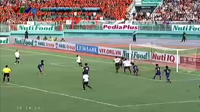 Video bóng đá: Pha bỏ lỡ khó tin của U19 Tottenham