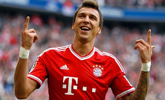 Mua hụt Lewandowski, HLV Wenger chuyển hướng sang Mario Mandzukic
