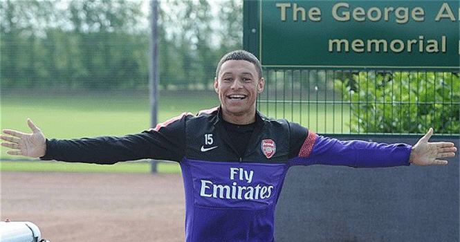 Arsenal đón tin vui từ Oxlade-Chamberlain