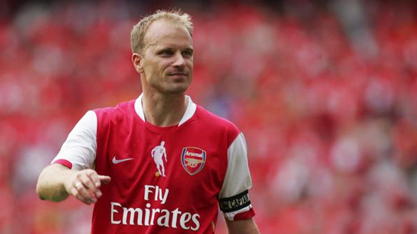 Video bóng đá: Top 10 bàn thắng đẹp trong sự nghiệp của Bergkamp