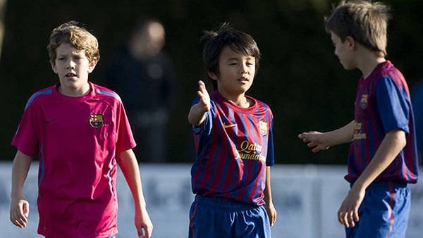 Video bóng đá: Ngôi sao nhí Nhật Bản tung hoành tại Real Madrid và Barcelona