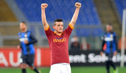 Video: Siêu phẩm “xe đạp chổng ngược” tuyệt đẹp của sao AS Roma
