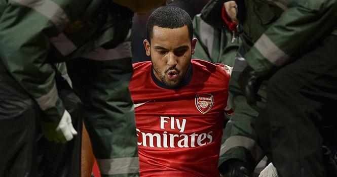 Walcott phẫu thuật thành công nhưng vẫn lỡ World Cup