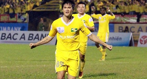 SLNA 6-1 QNK.QN: Công Vinh lập công, SLNA thắng đậm