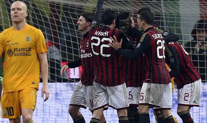 Balotelli ghi bàn, AC Milan của Seedorf khởi đầu thuận lợi