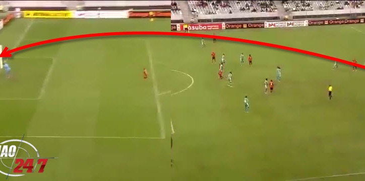 Video: Pha sút phạt của Dario Khan khiến CR7 và Messi phải chào thua