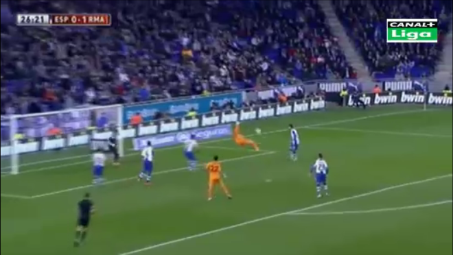 Video bóng đá: Ronaldo thực hiện siêu phẩm xe đạp chổng ngược nhưng không thành