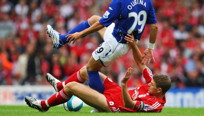 Video: Khả năng phòng ngự đáng kinh ngạc của Steven Gerrard
