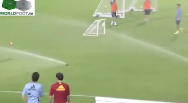 Video: Bàn thắng đẳng cấp trên sân tập của David Villa