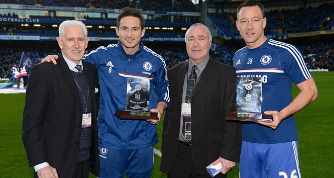Gia hạn hợp đồng, Chelsea nhắm John Terry vào BHL đội bóng