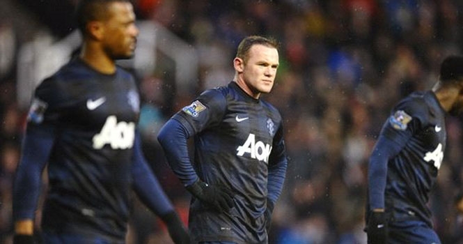 Stoke City 2-1 Manchester United: Mata & Van Persie không thể giúp Quỷ đỏ khỏi sa lầy